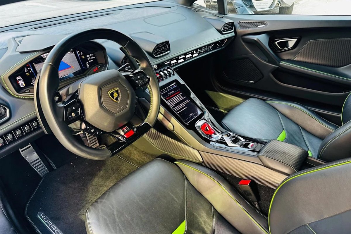 Best Lamborghini Huracan Evo Daily Rental in Dubai