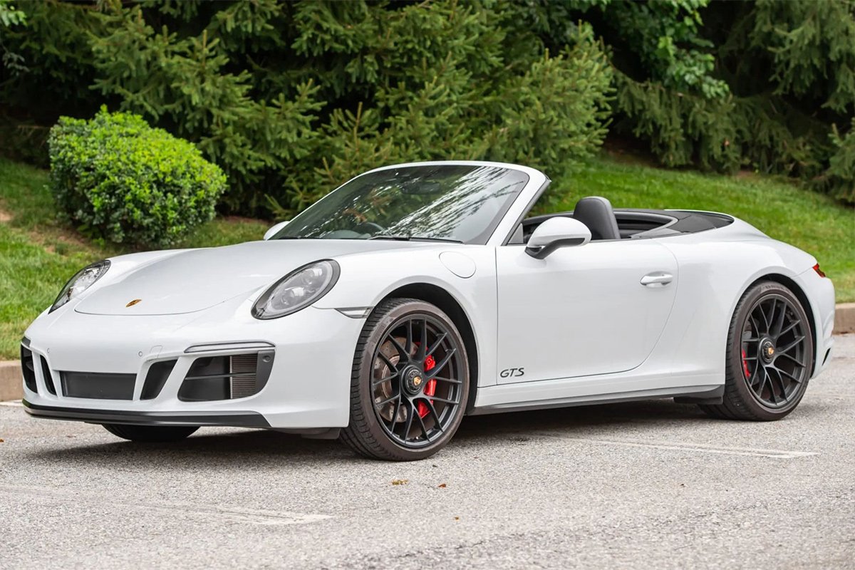 Best Porsche 911 Carrera GTS Cabriolet Daily Rental in Dubai