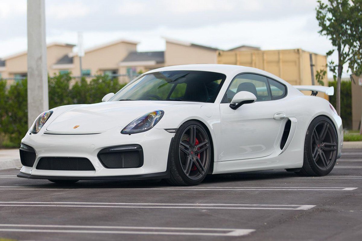 Best Porsche Cayman Rental in Dubai
