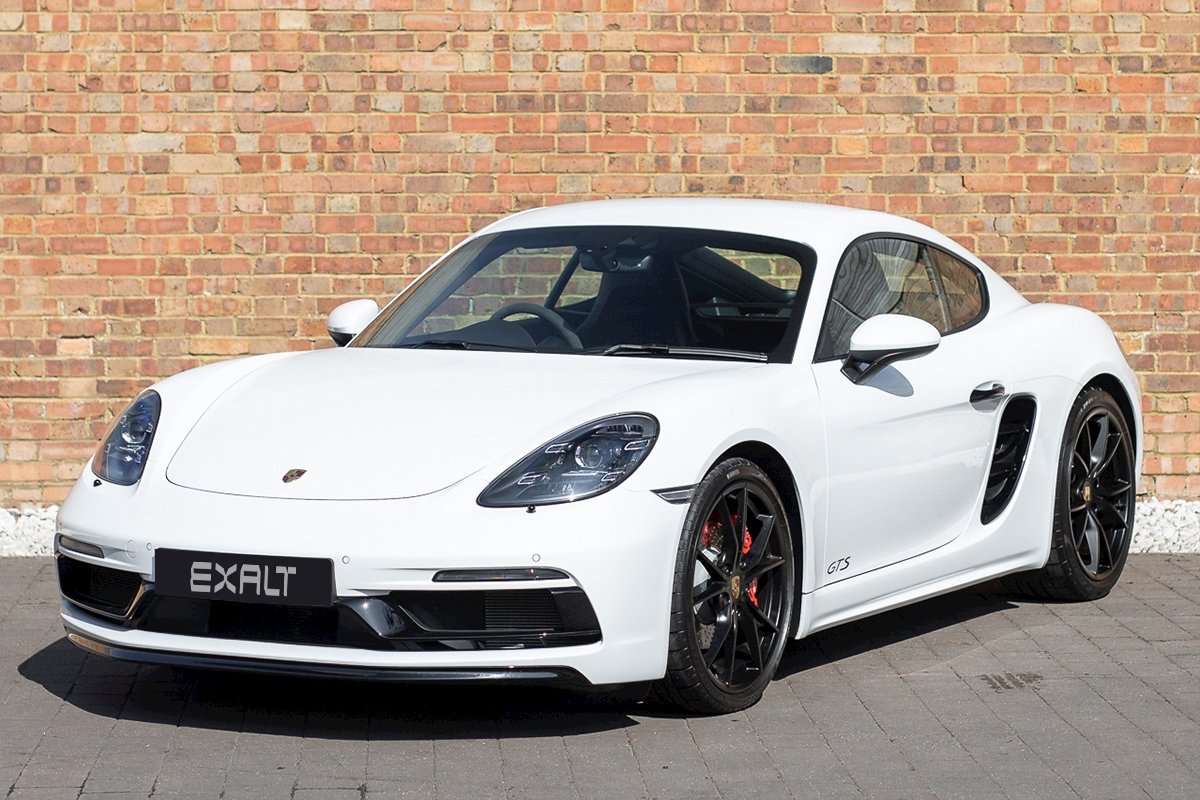 Best Porsche Cayman Rental in Dubai