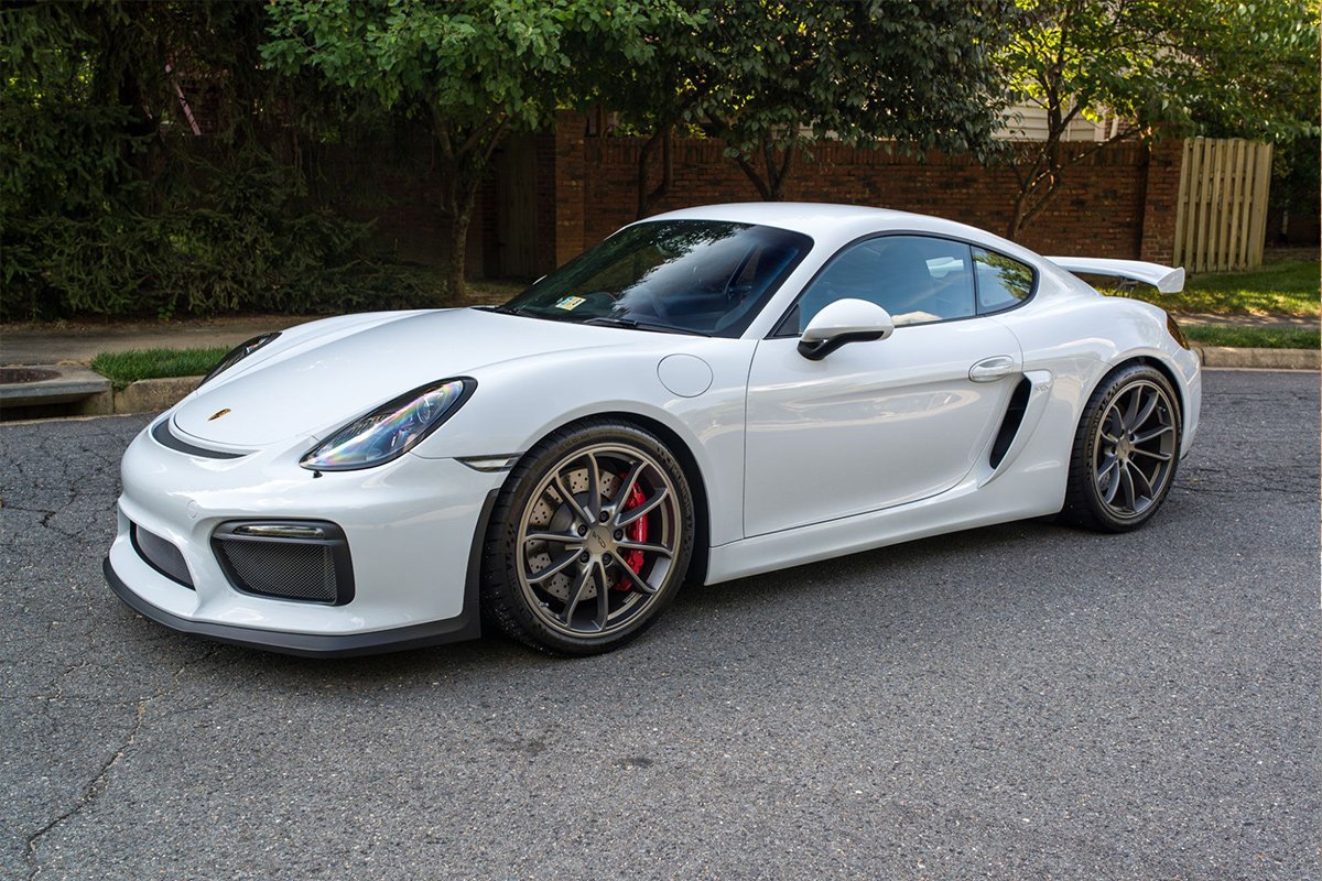 Best Porsche Cayman Daily Rental in Dubai