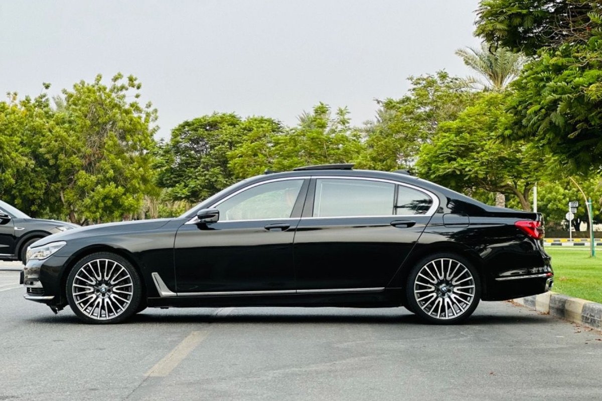 Best BMW 750Li Daily Rental in Dubai