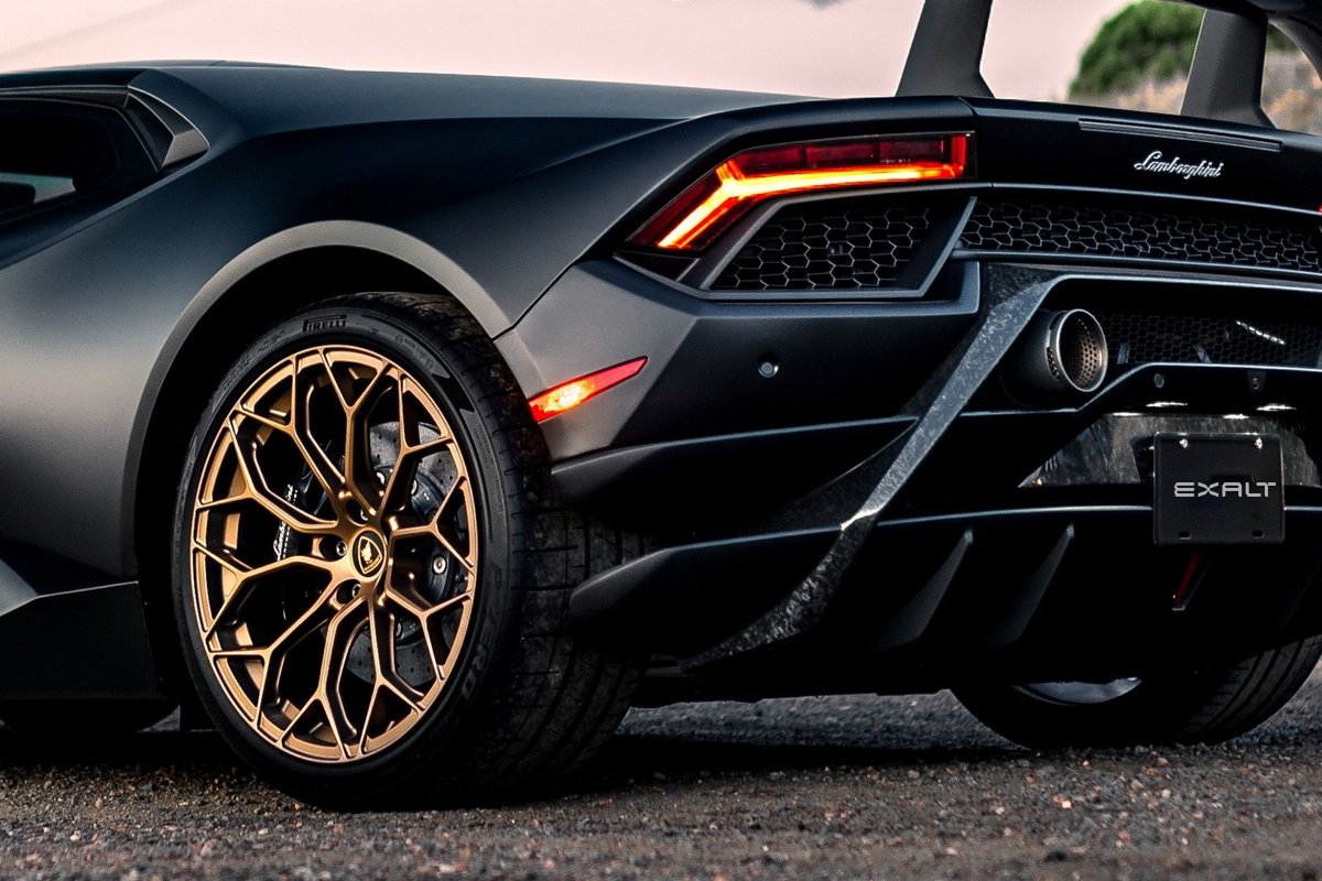 Best Lamborghini Huracan Daily Rental in Dubai